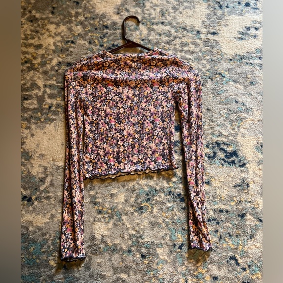 Wild Fable long sleeve shirt / Floral-Flowers / Extra Small / Rarely been worn - Picture 3 of 3